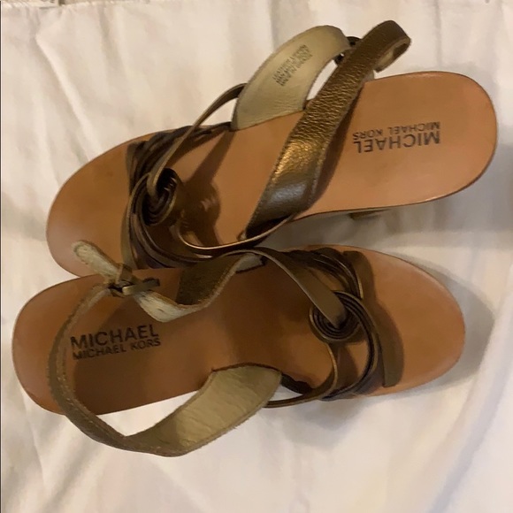 Authentic Michael Kors wooden heels - Picture 3 of 5